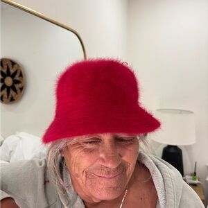 David and Young Fuschia Women's Bucket Hat